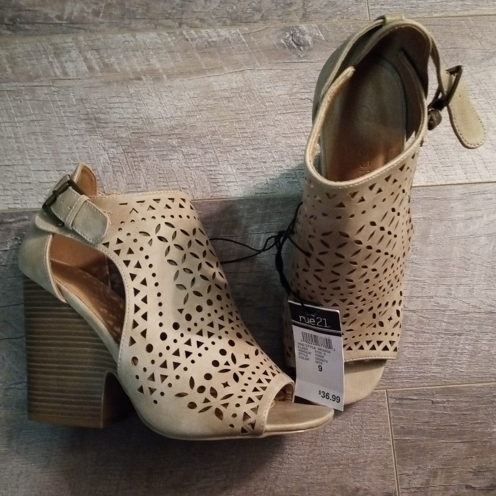 2/$20 Rue 21 Dress Shoes High Heel Open Toe Tan Beige